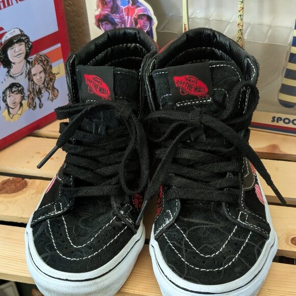 Vans Limited Edition Kids sz 3.5 Stranger Things Sk8 Hi - Picture 2 of 4